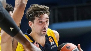 Химки переиграли Енисей благодаря 22 очкам Шведа