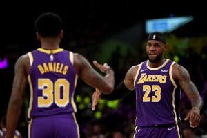 Леброн помог Лейкерс обыграть Юту